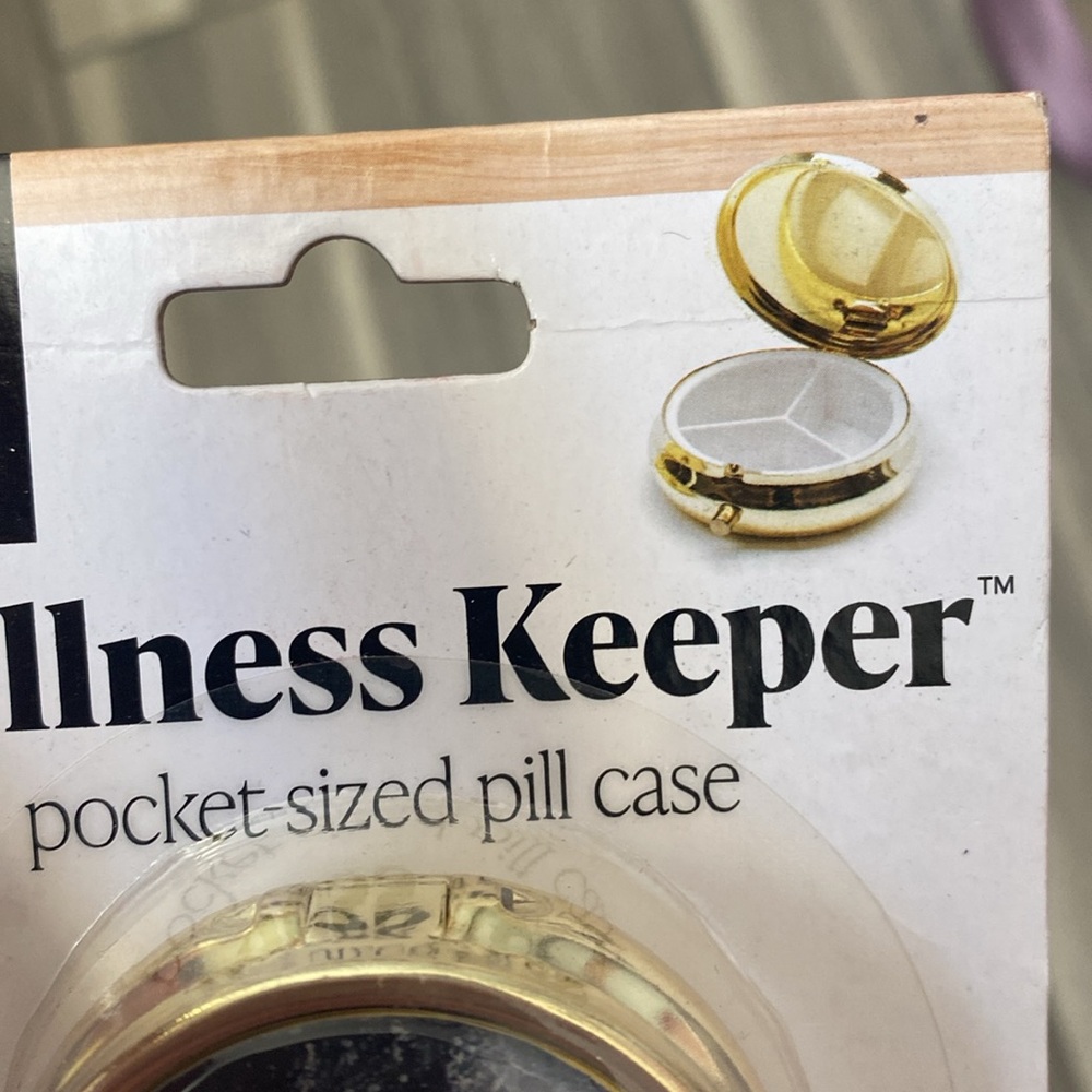 Pill holder three sections brand new - Picture 2 of 2